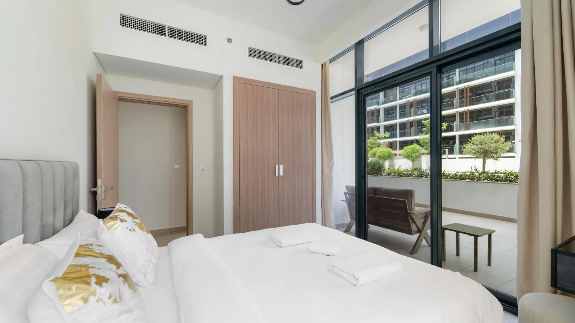 Vayk - Modern 3 Bd With A Spacious Terrace Dubai
