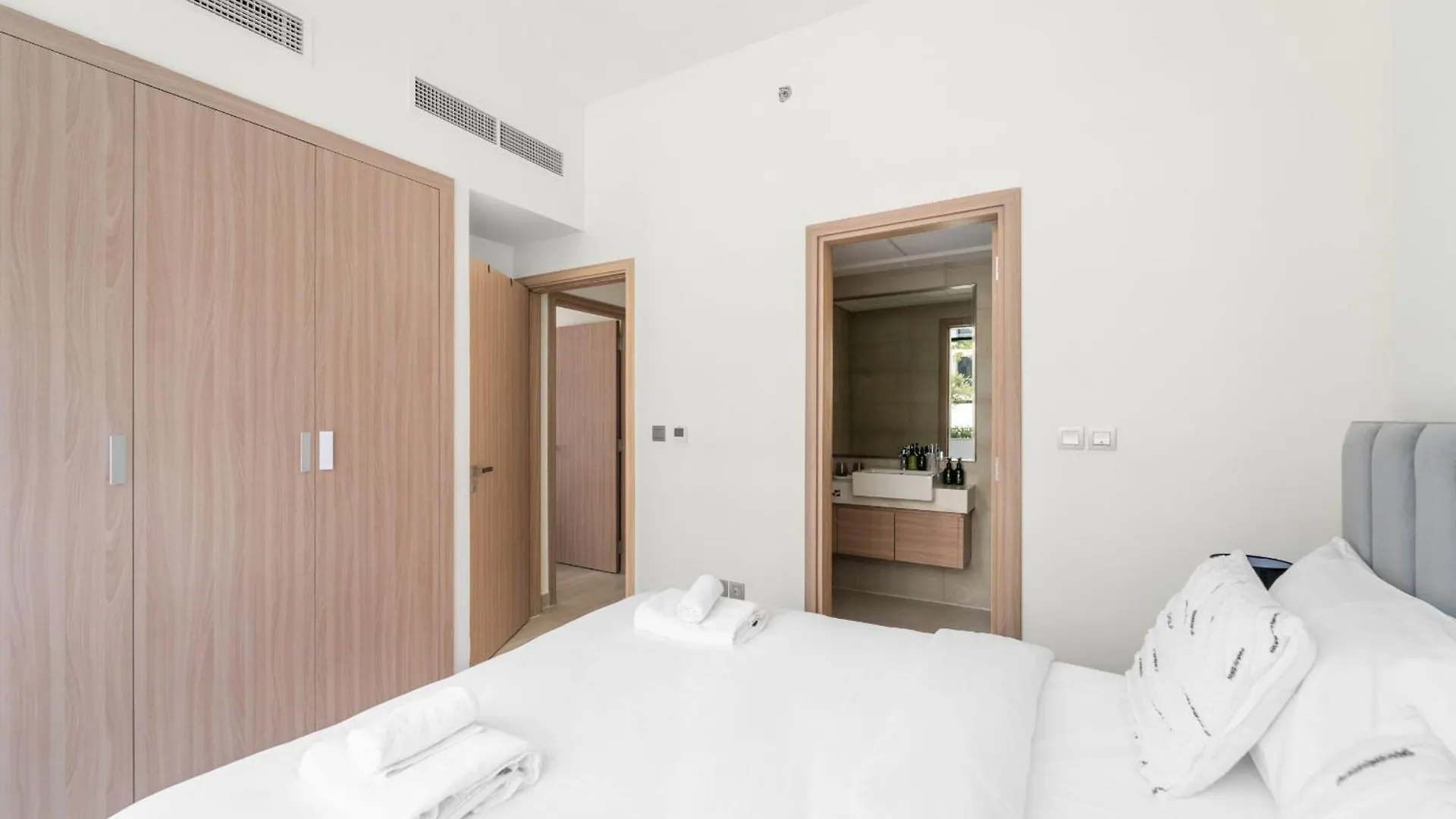 Vayk - Modern 3 Bd With A Spacious Terrace Dubai