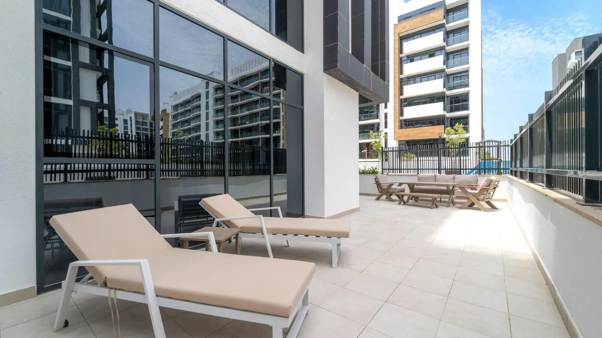 Vayk - Modern 3 Bd With A Spacious Terrace Dubai Lägenhet