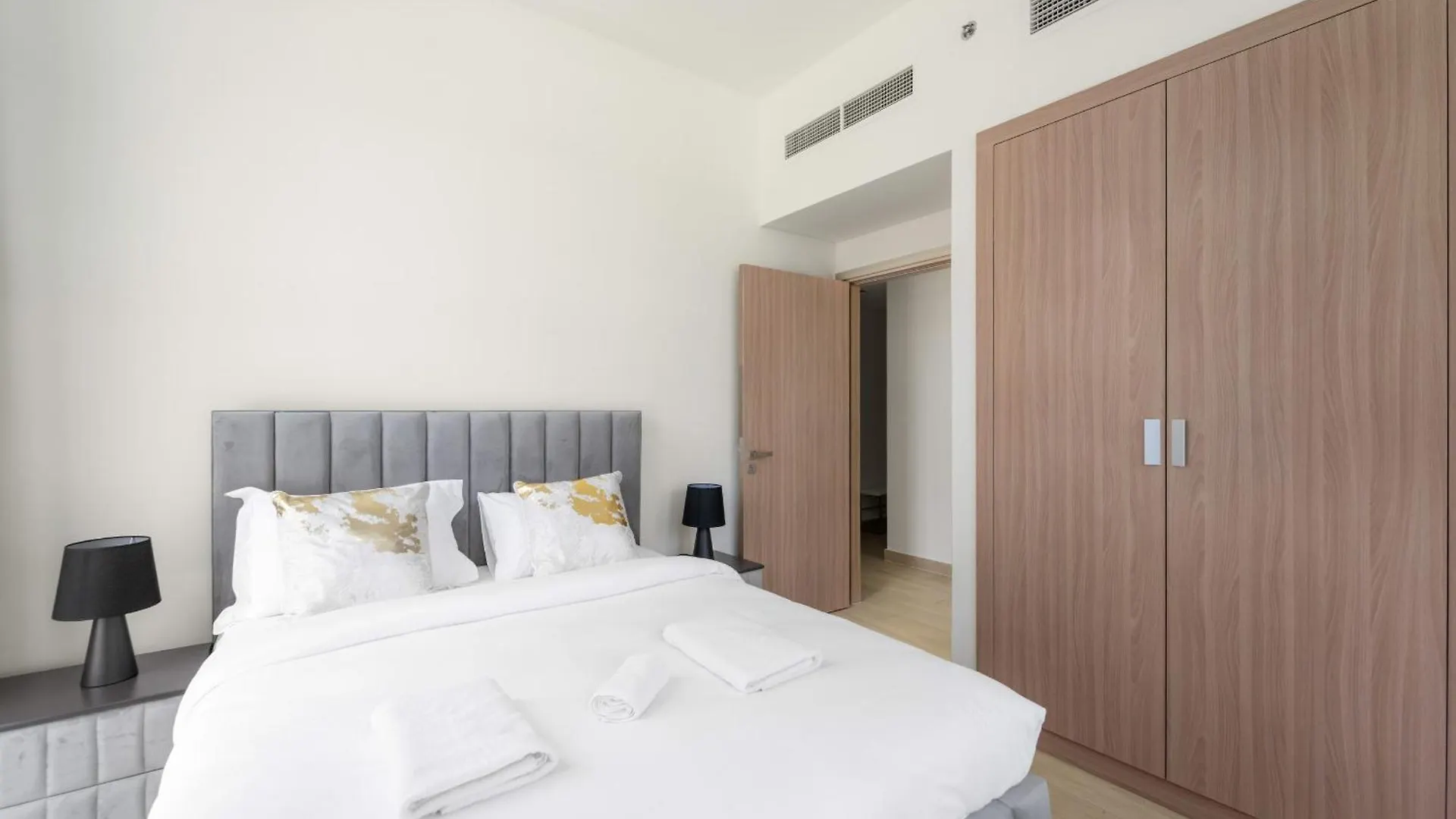 Vayk - Modern 3 Bd With A Spacious Terrace Dubai 0*,  Förenade Arabemiraten
